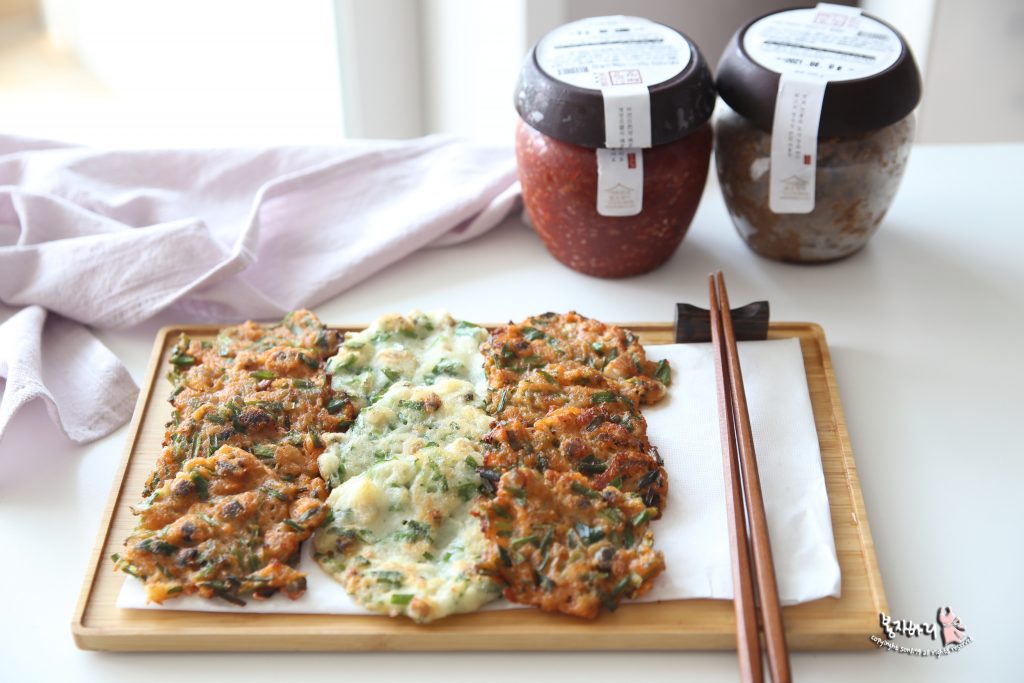 맛 좋은 장으로 고추장떡 구수하게 부치기