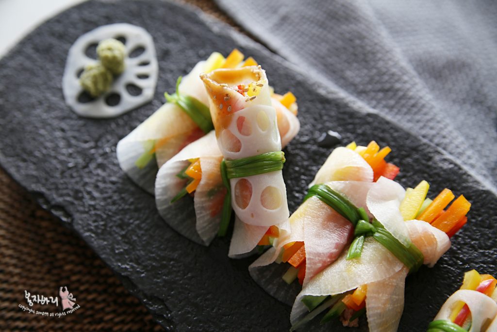 훈제오리 무쌈말이 파프리카 더해 색감 굿! #연말파티음식