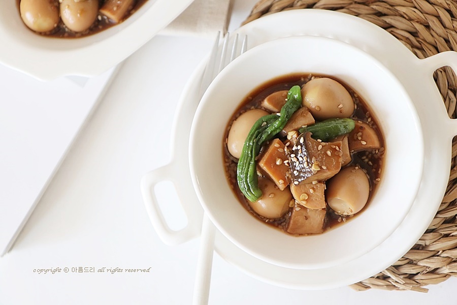 메추리알 장조림! 쫄깃, 고소한 유기농 새송이버섯을 더해 더 맛나게~