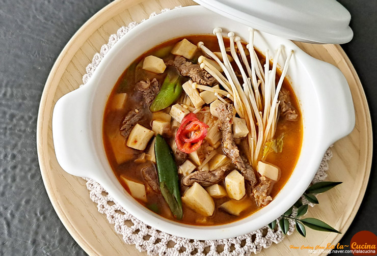 소고기 버섯찌개 새송이버섯 듬뿍 얼큰한 국물요리