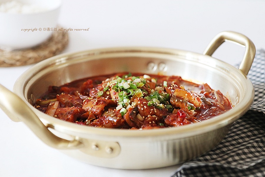 장어조림 온 가족 맛있게 즐기는 봄철 보양식 민물 장어요리~