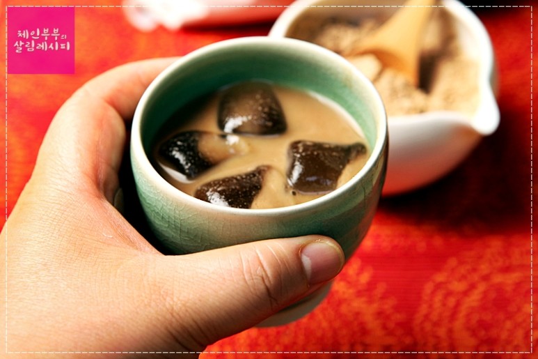 여름엔 옛날미숫가루 시원하게 마셔요.