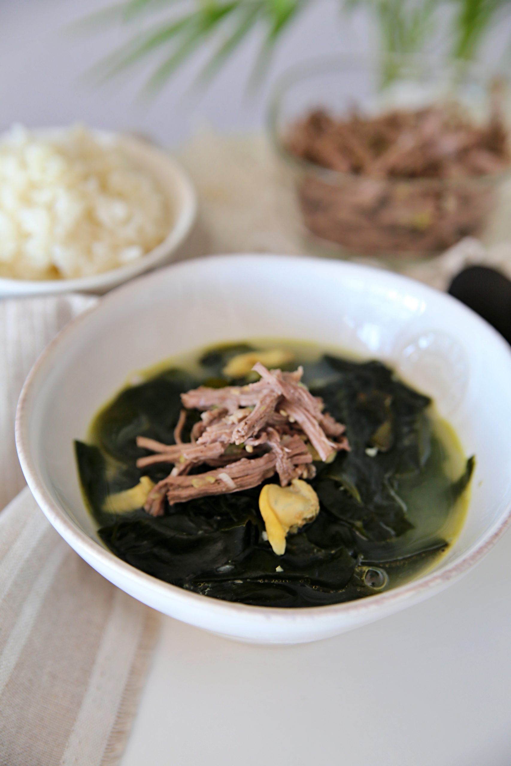 소고기 미역국 끓이는 방법 생일상 정성 가득 바지락 미역국