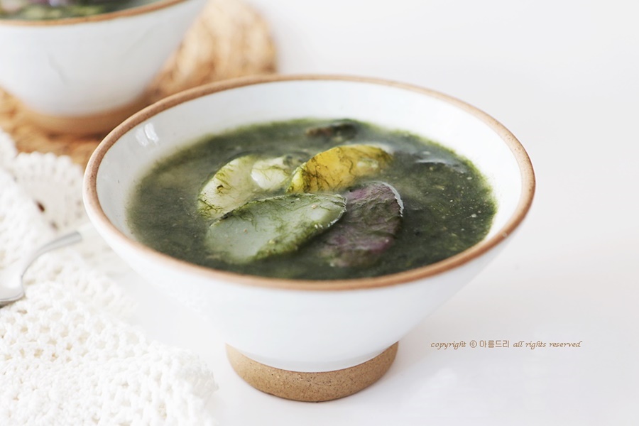 매생이떡국! 부드럽게 훌훌 바다 내음 가득~ 오색 떡국떡