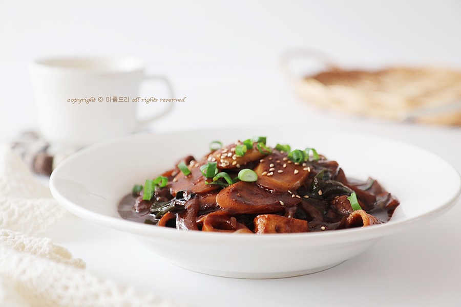 짜장떡볶이 만드는 법!!  맛있는 간식 떡국떡 떡볶이 ~