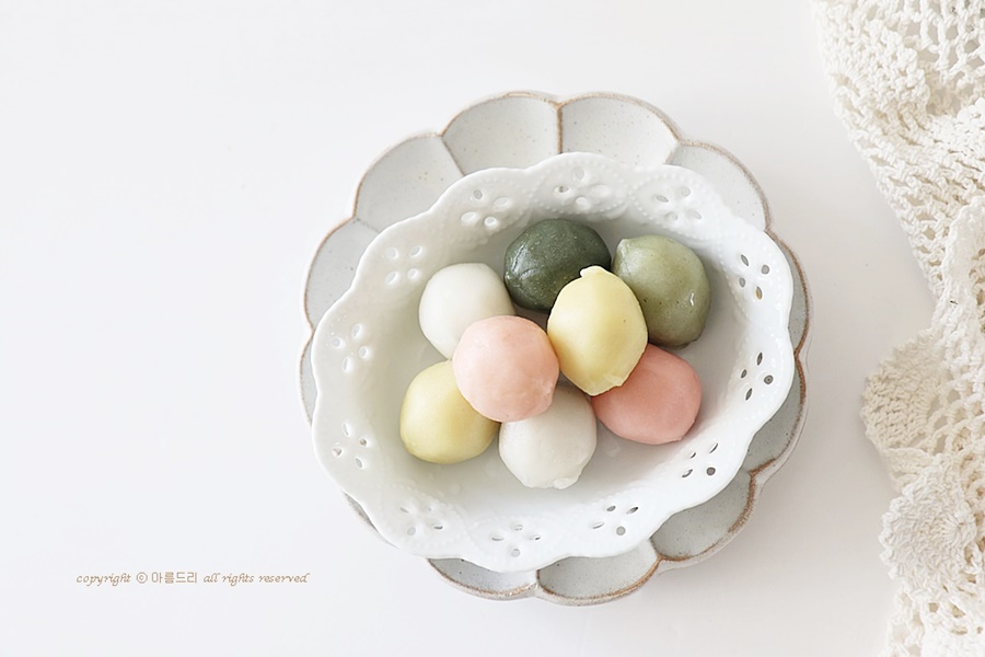 말랑한 한입쿨떡! 아침식사 대용, 간식으로 좋은 귀리새싹볼떡 ~