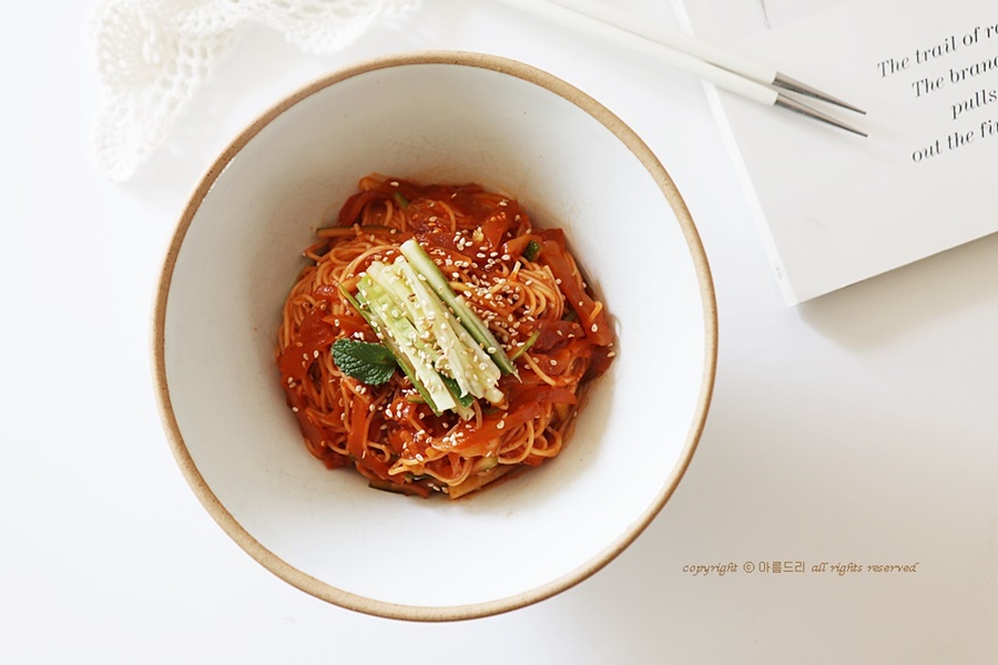 비빔국수 만드는법 ! 아삭한 울외장아찌 넣어 ~양념도 맛있게