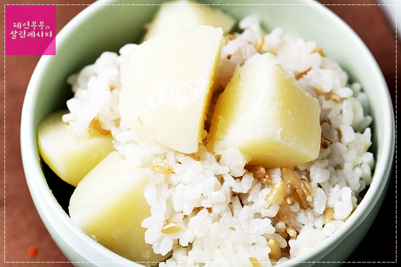 요즘은 감자밥이 맛있어요~ 두백감자로 만들어 봐요.