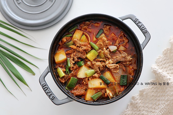 돼지짜글이 레시피, 밥 한그릇 뚝딱 돼지고기 고추장찌개 만드는 법