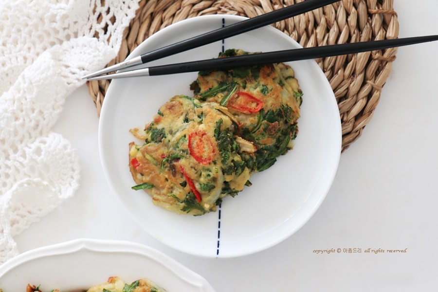 두부요리 레시피 ! 향긋하고 맛있는 쑥갓 두부전~