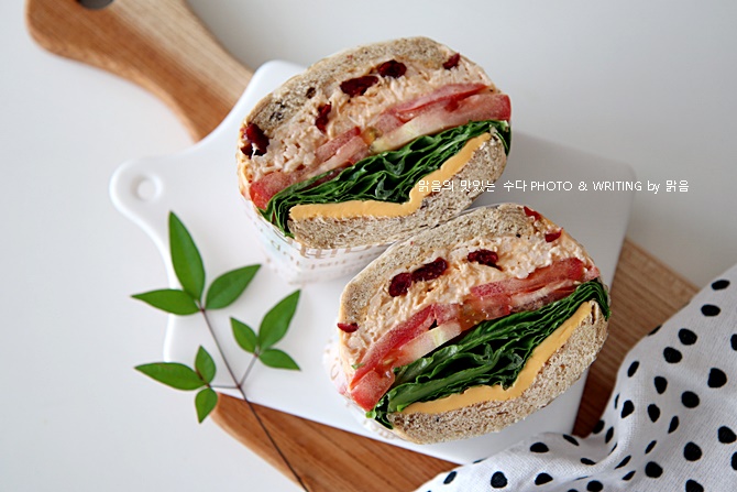 토마토 넣어 크랜베리치킨샌드위치 만들기