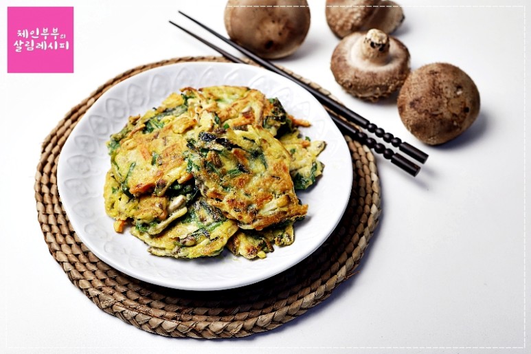 쫄깃하고 향긋한 표고버섯채전 만드는 법 / 표고버섯요리