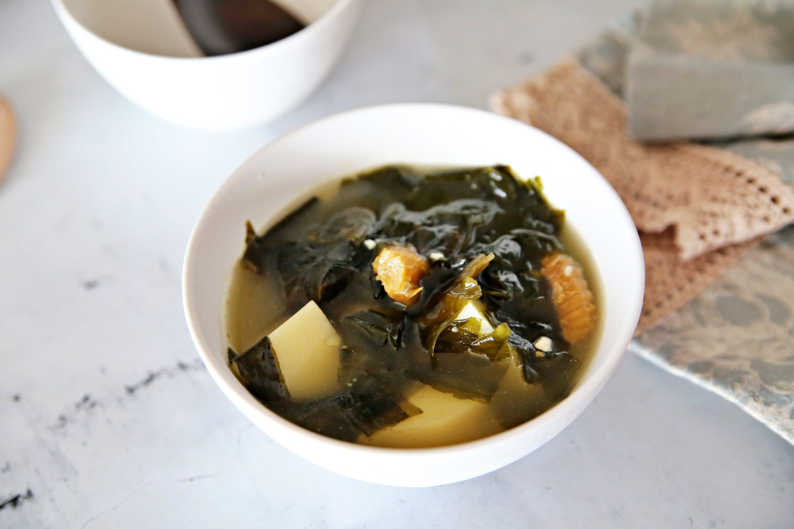 황태 미역국 끓이는 방법 국메뉴 고기없는 담백한 감자미역국 레시피