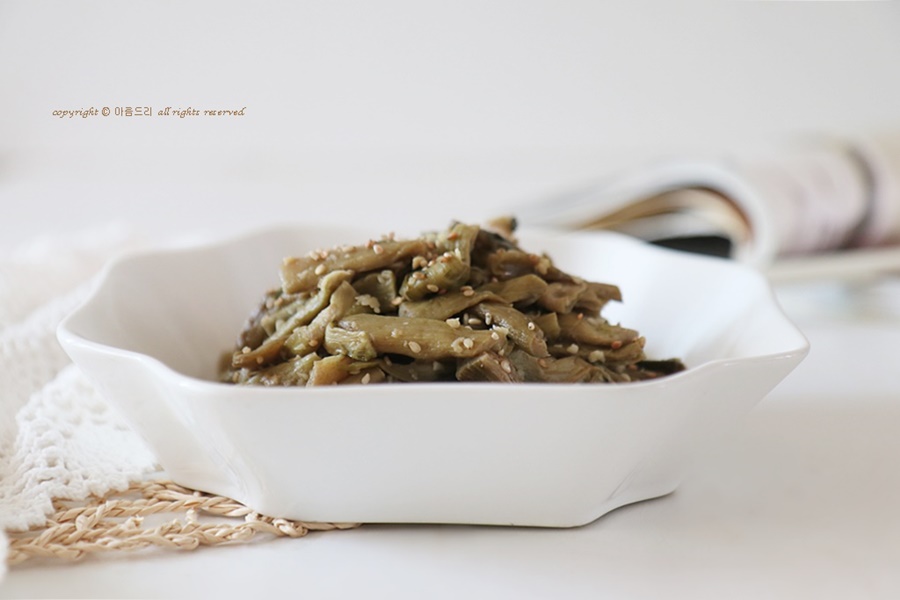 말린 토란대나물 볶음 요리 독성 아린맛 토란대 손질 삶기
